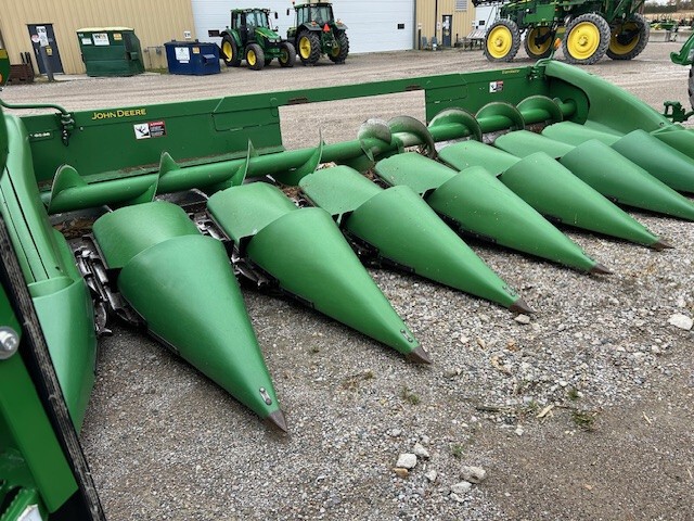 2009 John Deere 608C StalkMaster Corn and Row Crop headers