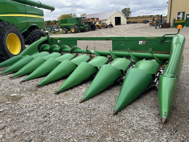 2009 John Deere 608C StalkMaster Corn and Row Crop headers