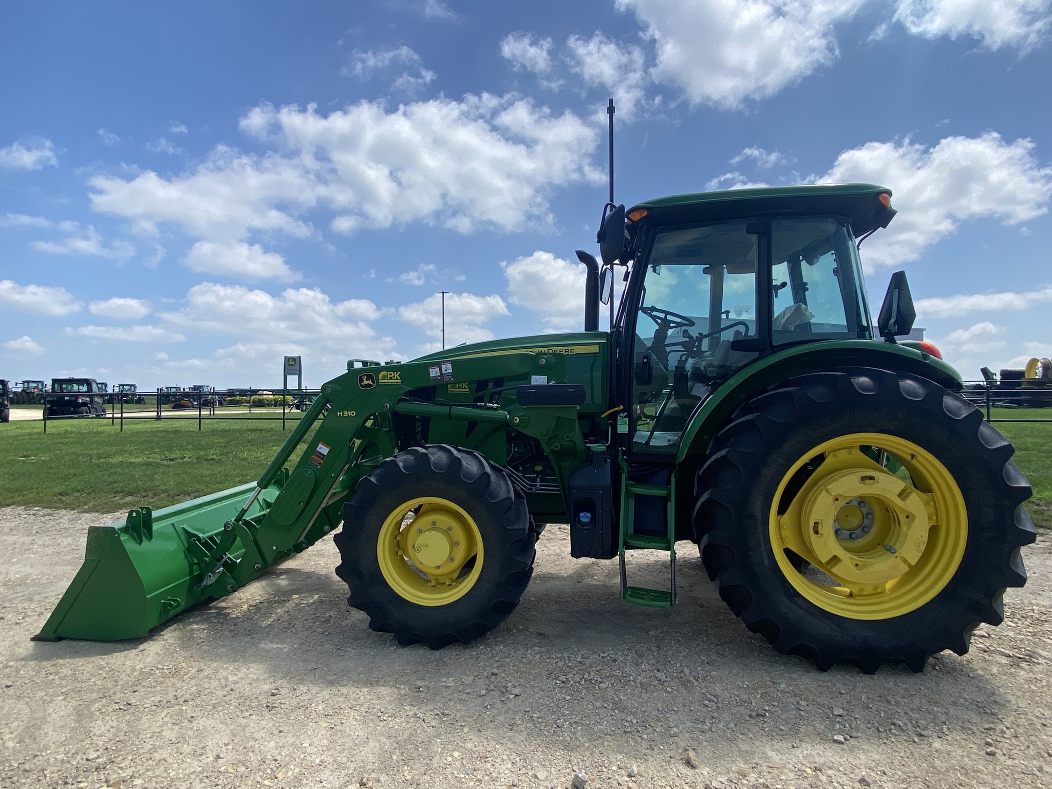 2023 John Deere 6105E Image 8