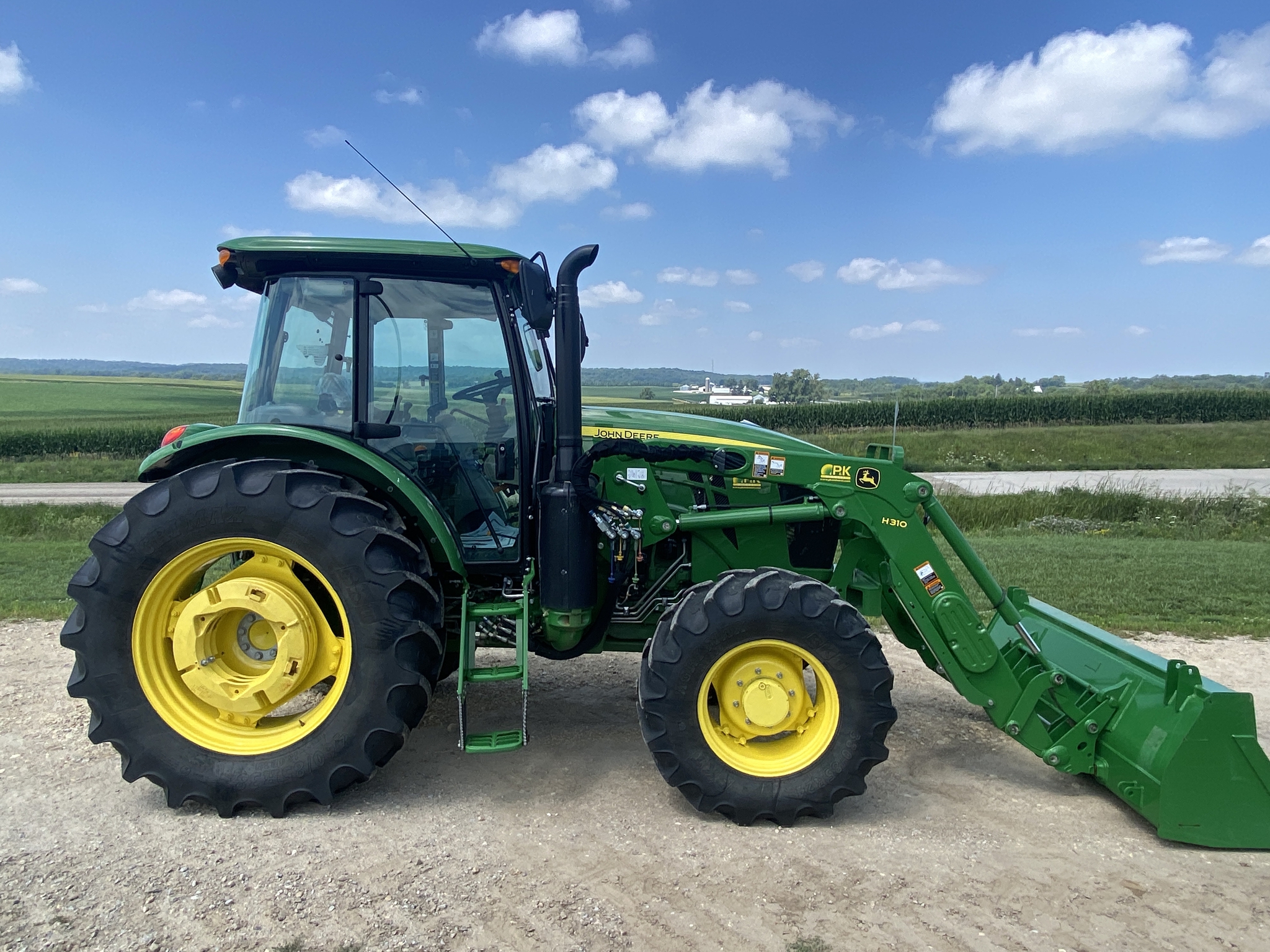 2023 John Deere 6105E Image 4