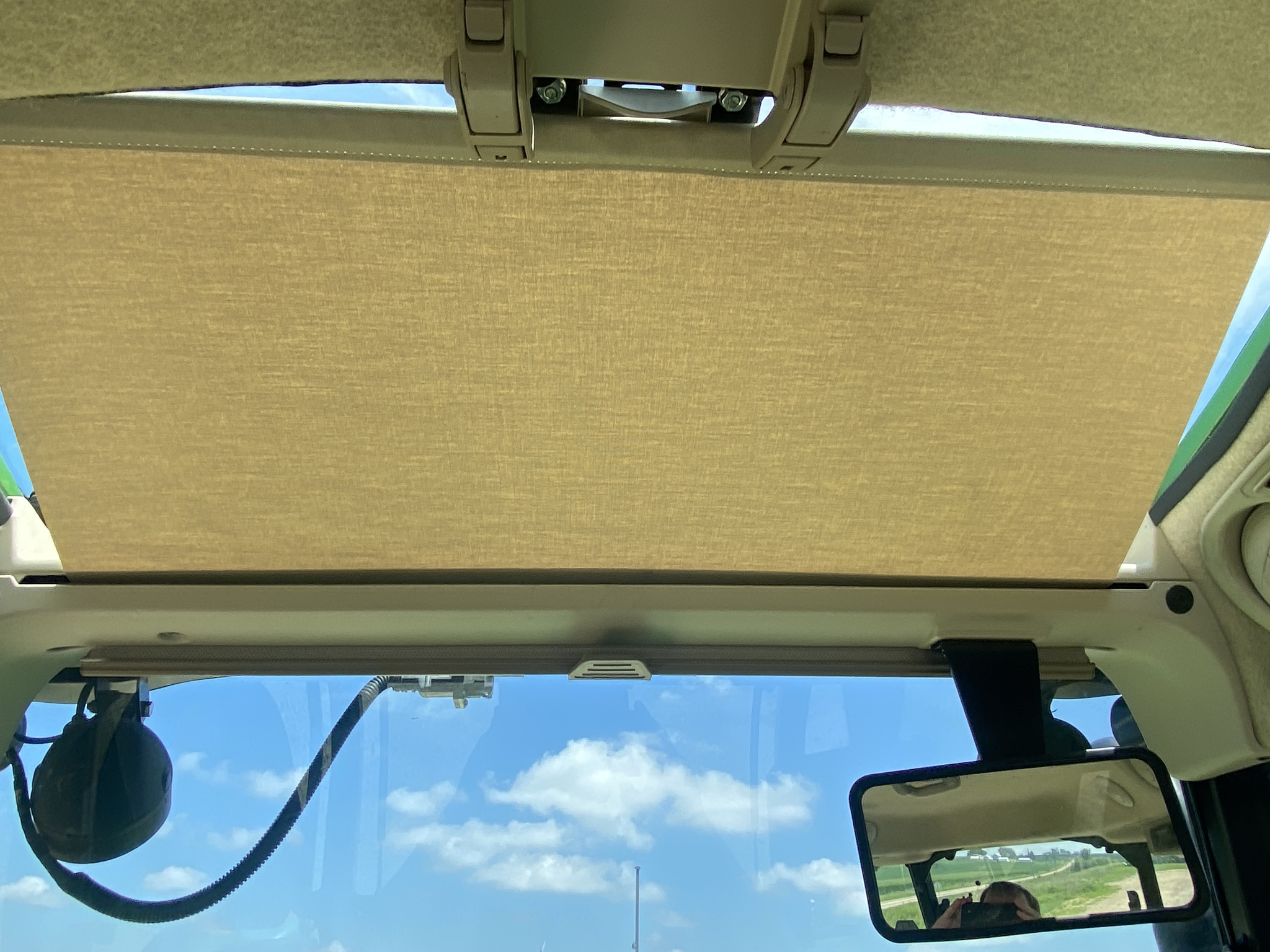 2023 John Deere 6105E Image 12