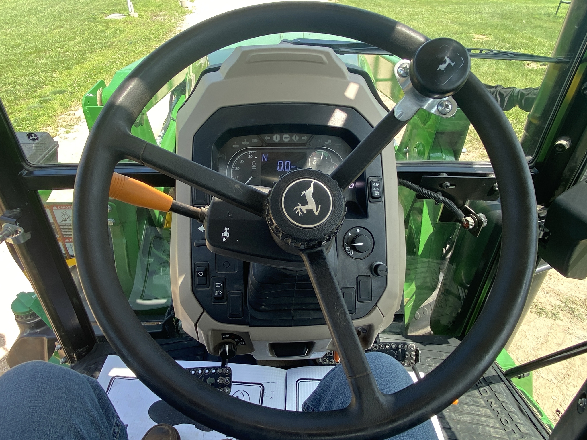 2023 John Deere 6105E Image 13