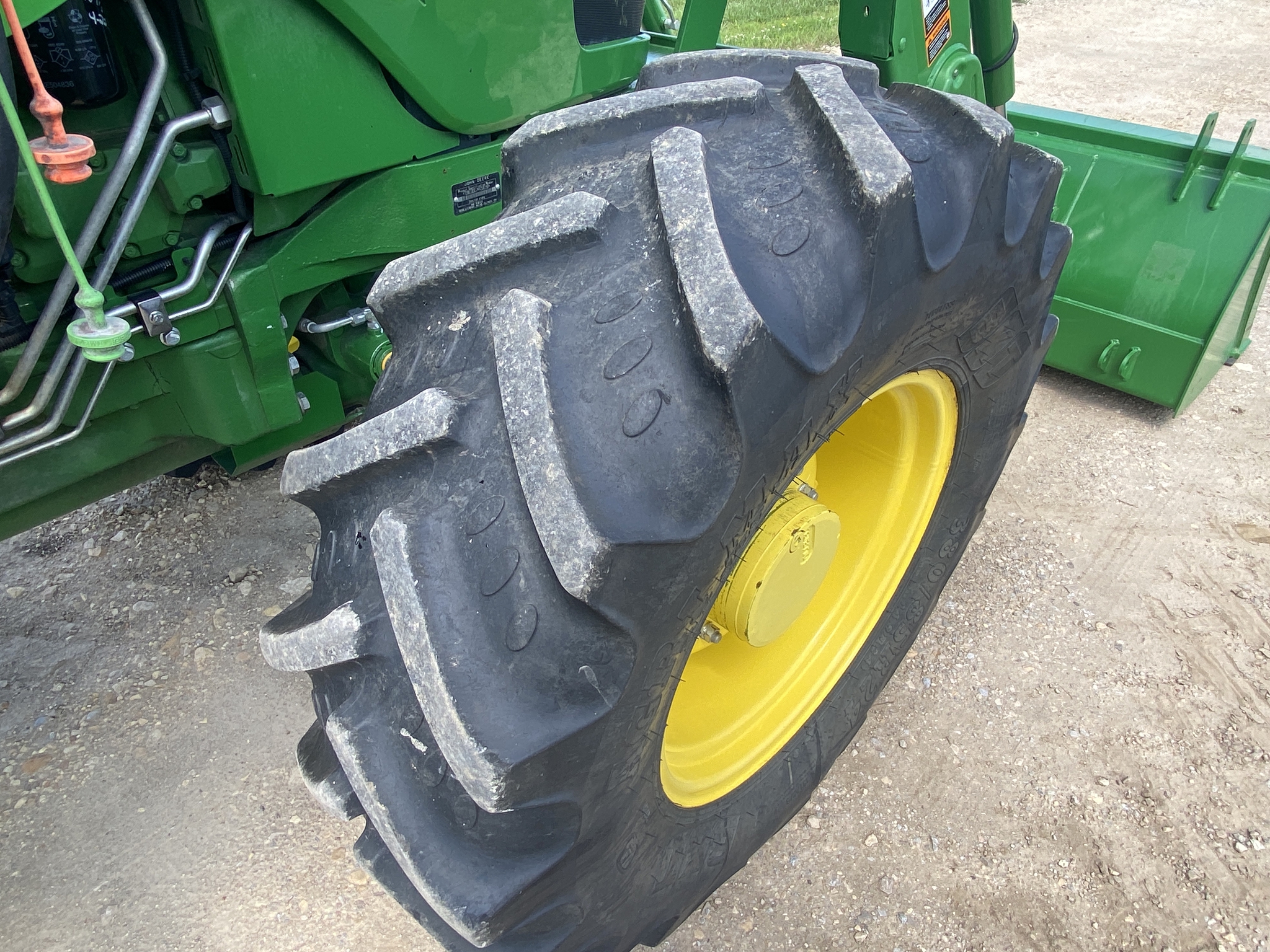 2023 John Deere 6105E Image 17