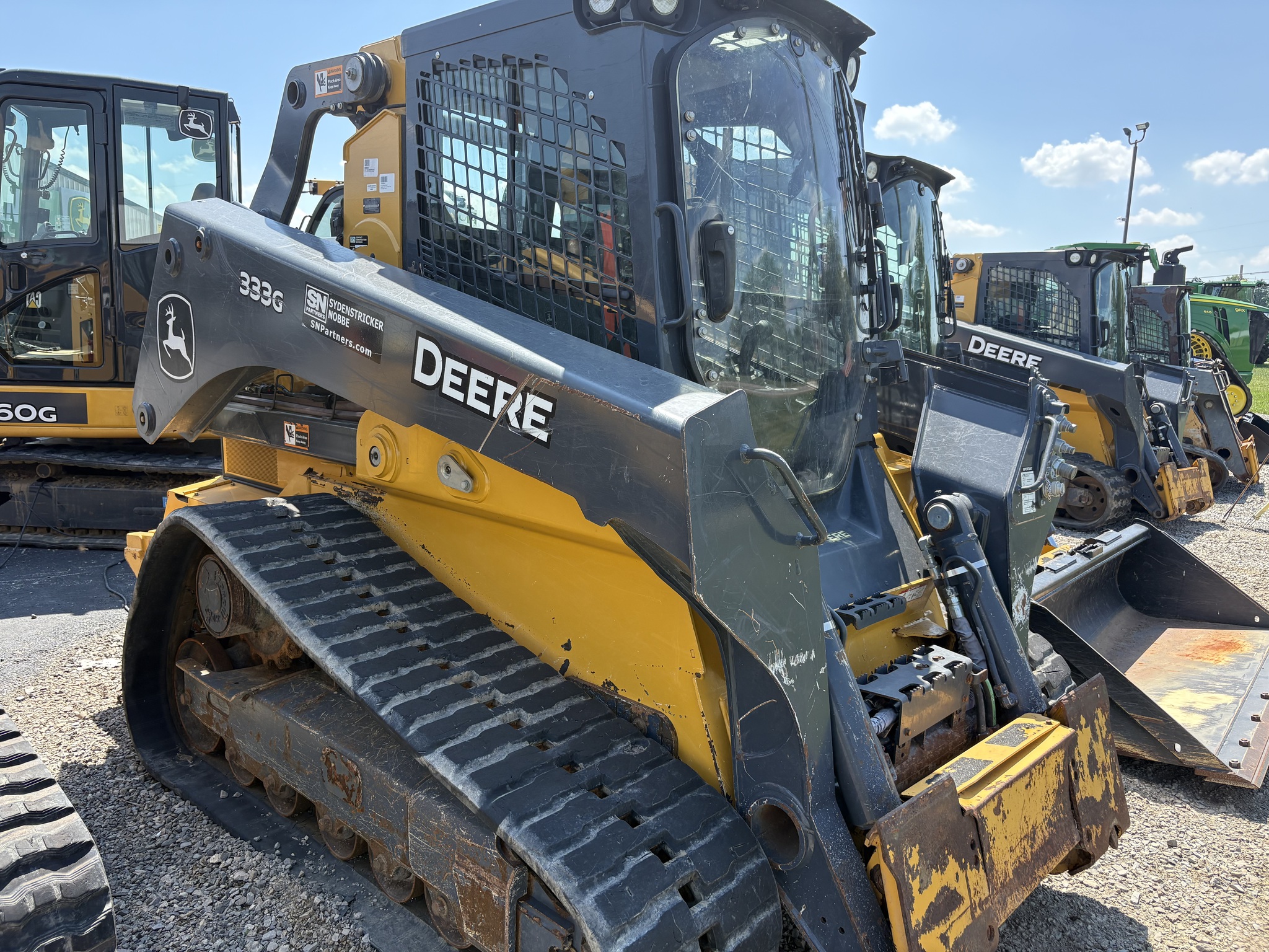 2021 John Deere 333G Image 3