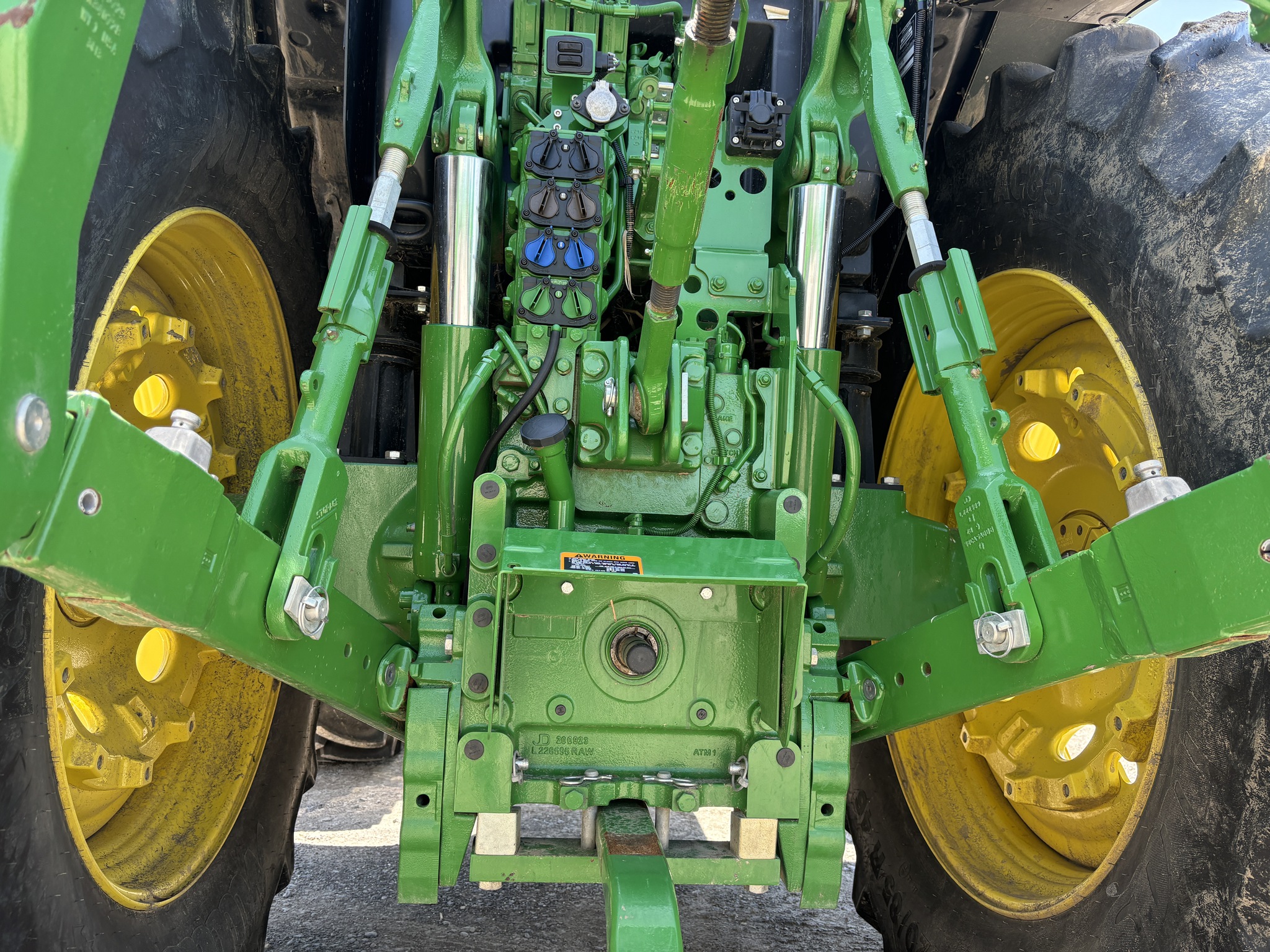 2024 John Deere 6R 215 Image 5