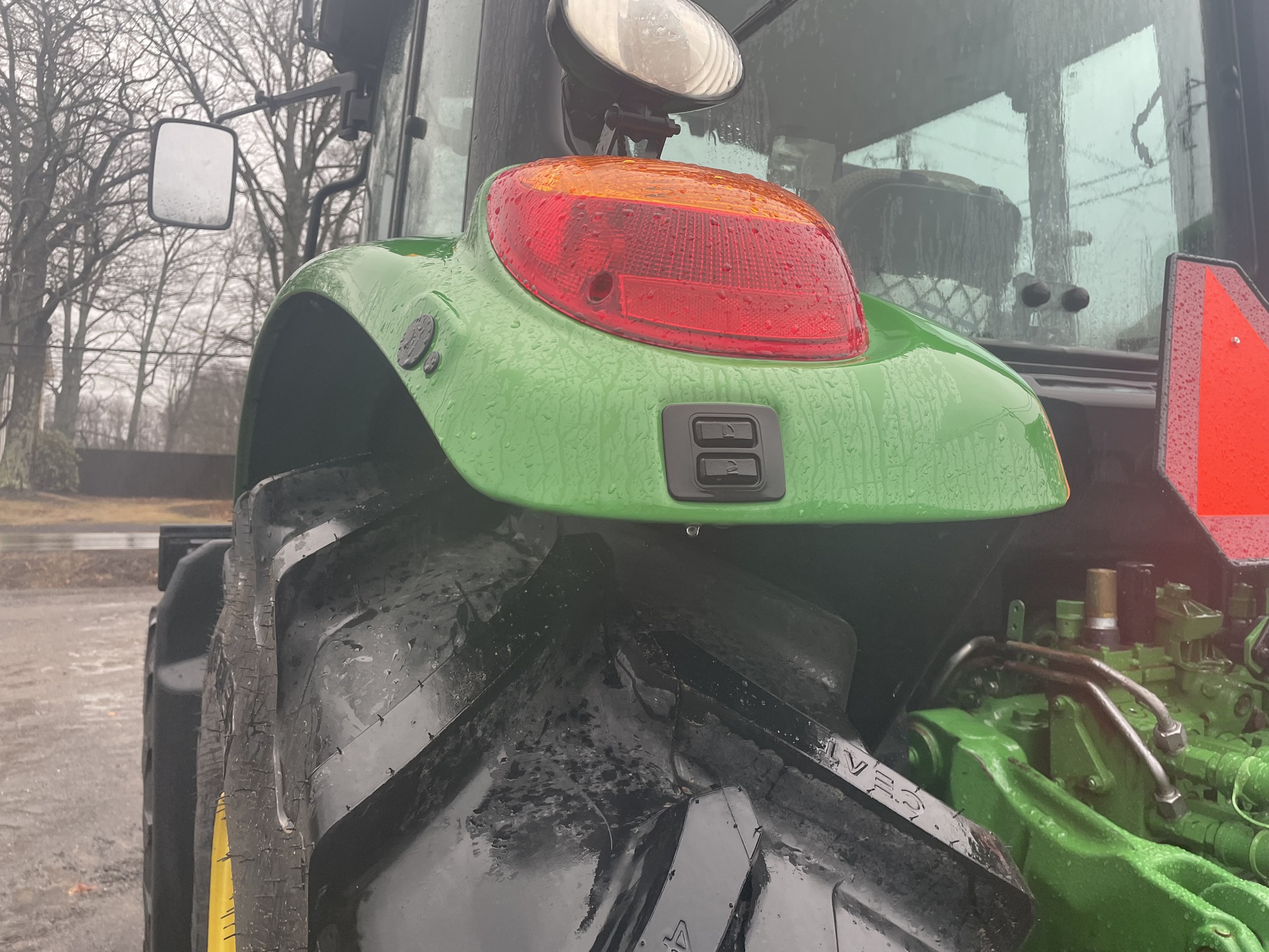 2020 John Deere 6110M Image 8