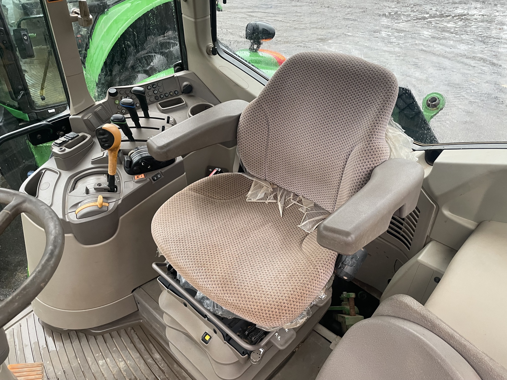 2020 John Deere 6110M Image 9