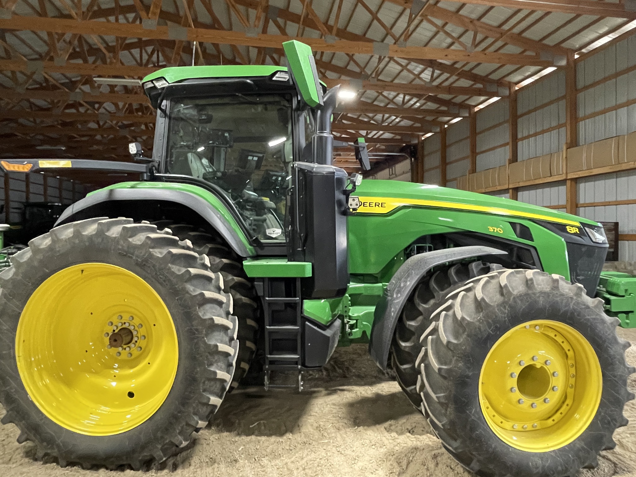  2024 John Deere 8R 370 at Heritage Tractor in Dixon, IL