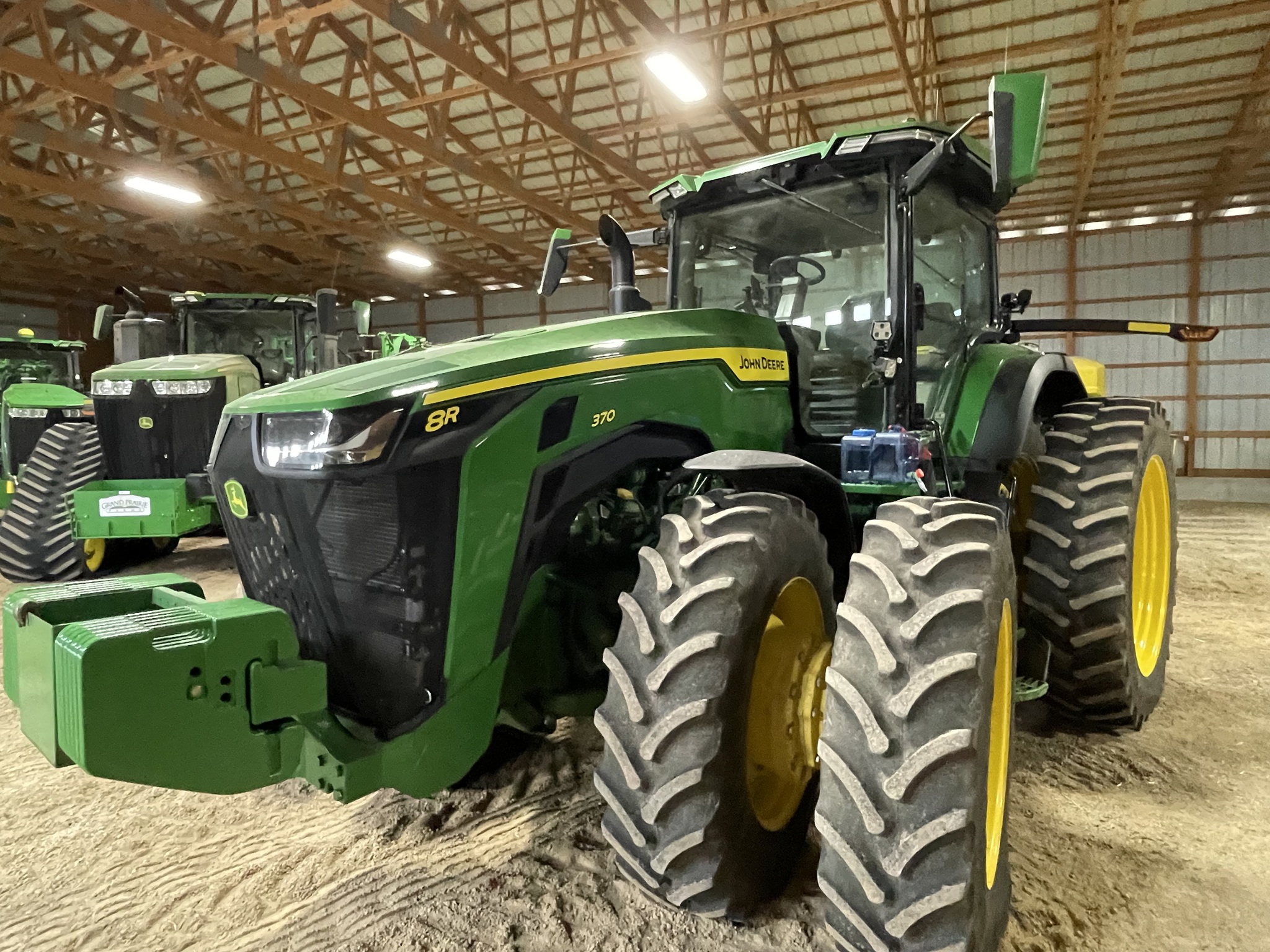  2024 John Deere 8R 370 at Heritage Tractor in Dixon, IL