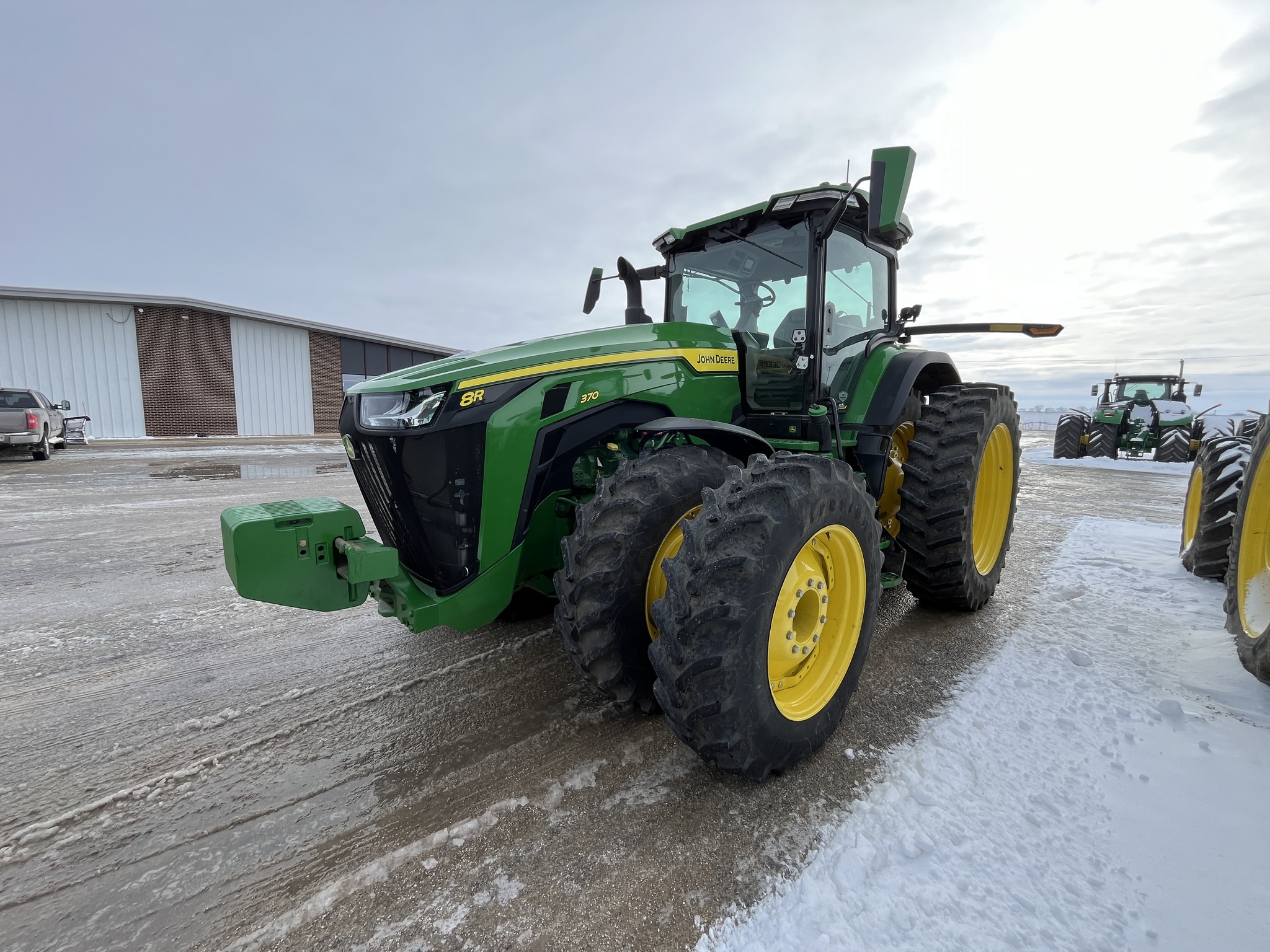  2024 John Deere 8R 370 at Heritage Tractor in Dixon, IL