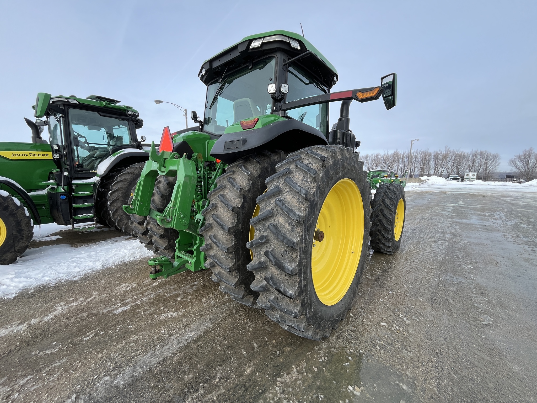  2024 John Deere 8R 370 at Heritage Tractor in Dixon, IL
