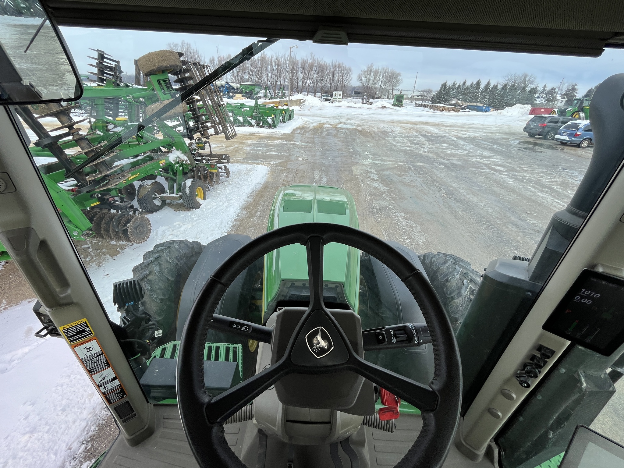  2024 John Deere 8R 370 at Heritage Tractor in Dixon, IL