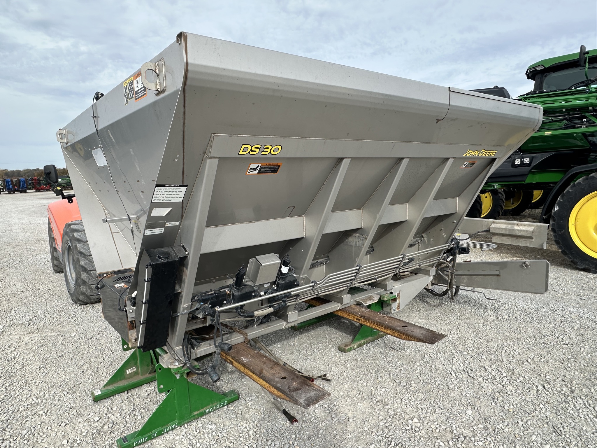 2022 John Deere DS30 Image 3