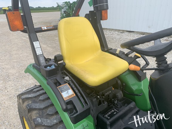 Photo of 2010 John Deere 2320