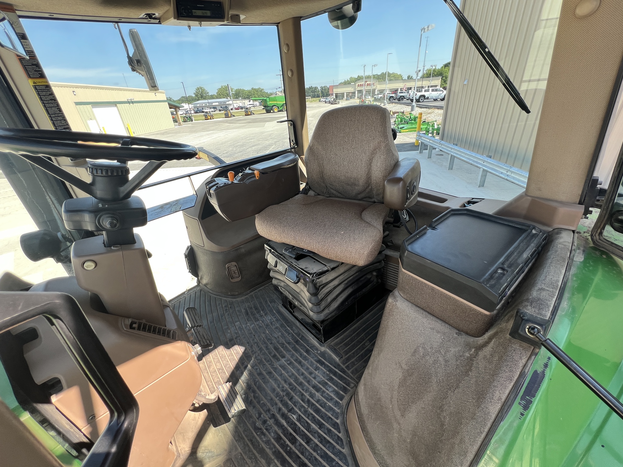 2004 John Deere 8420 Image 9