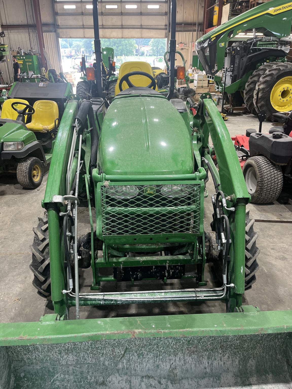 2010 John Deere 3320 Image 6