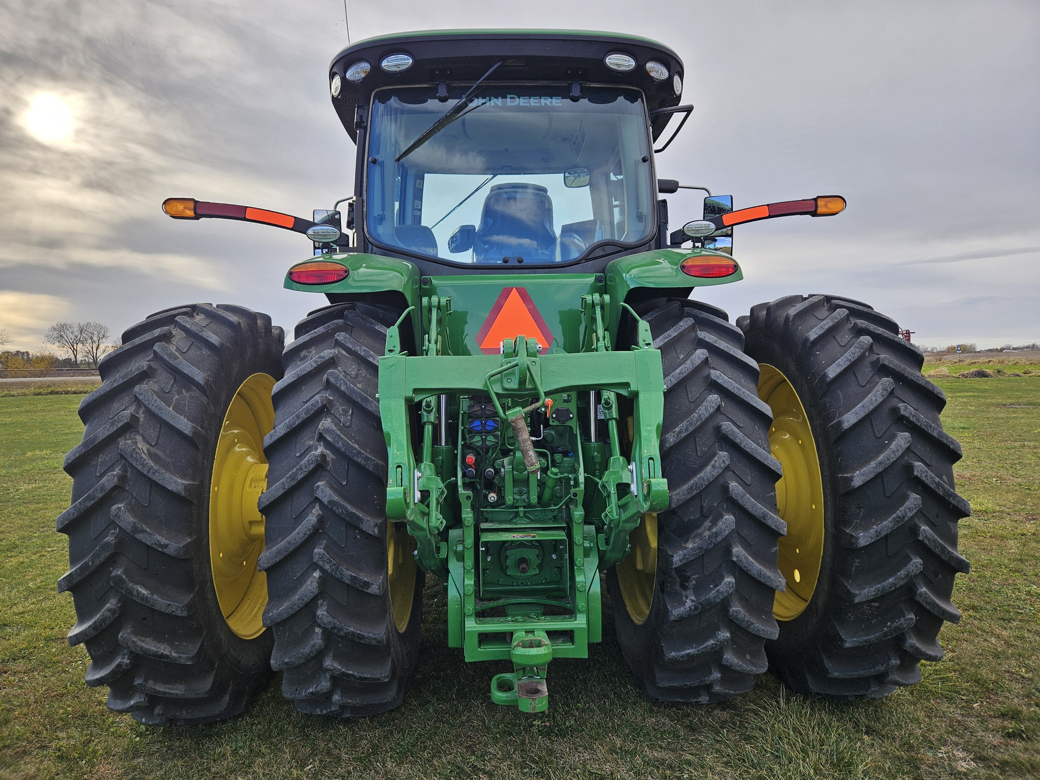 2017 John Deere 8295R Image 4