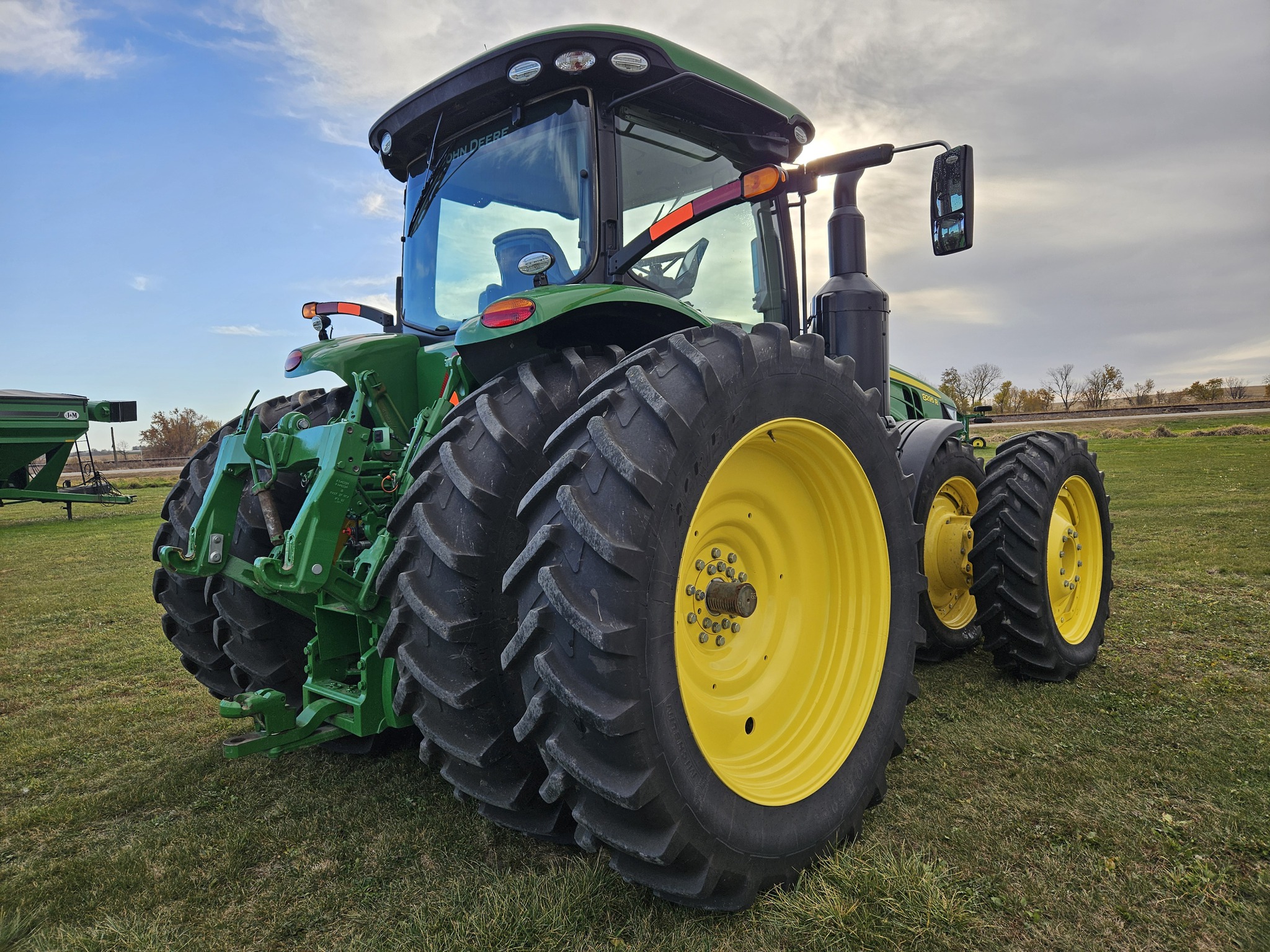 2017 John Deere 8295R Image 5