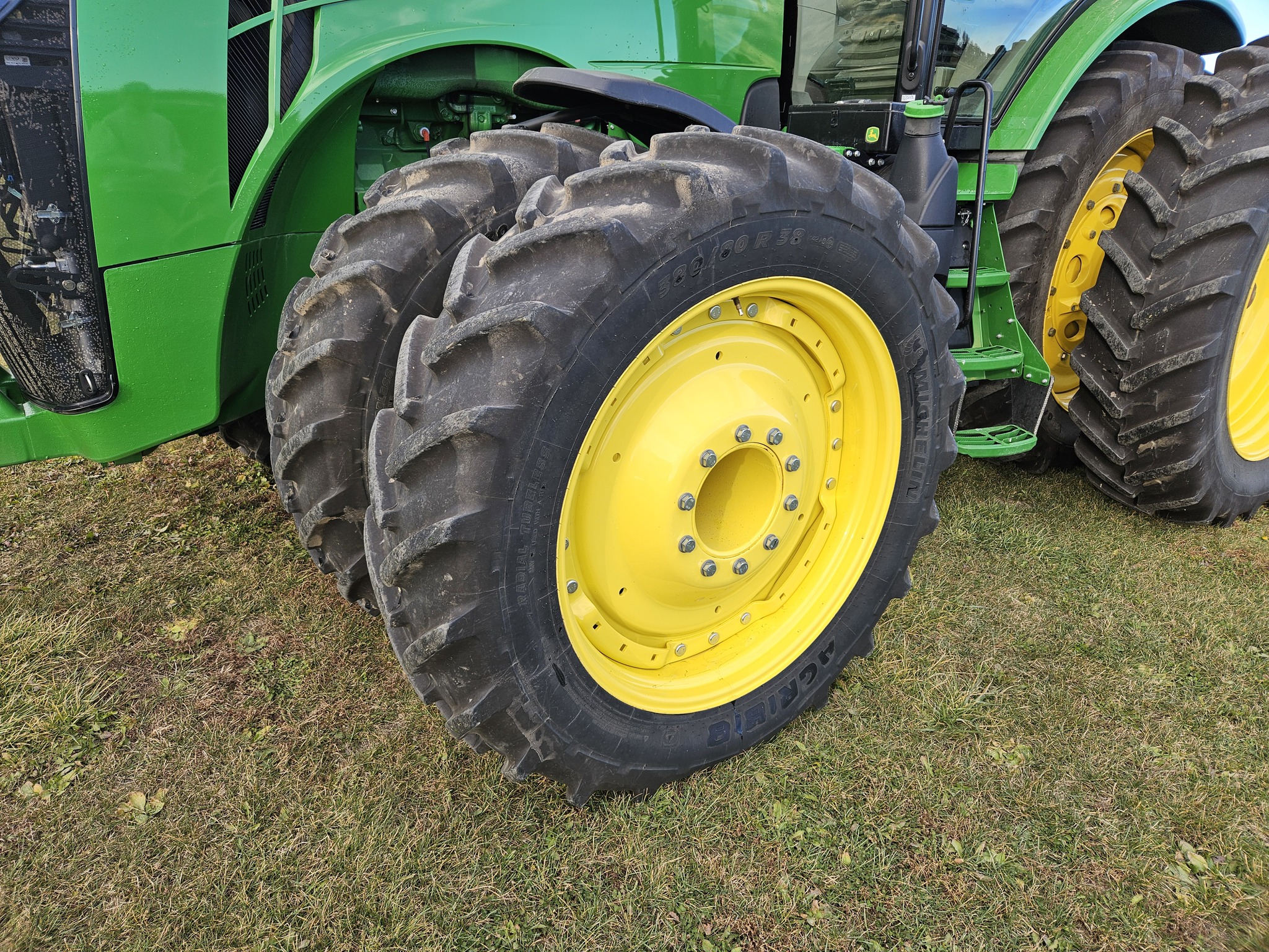 2017 John Deere 8295R Image 12