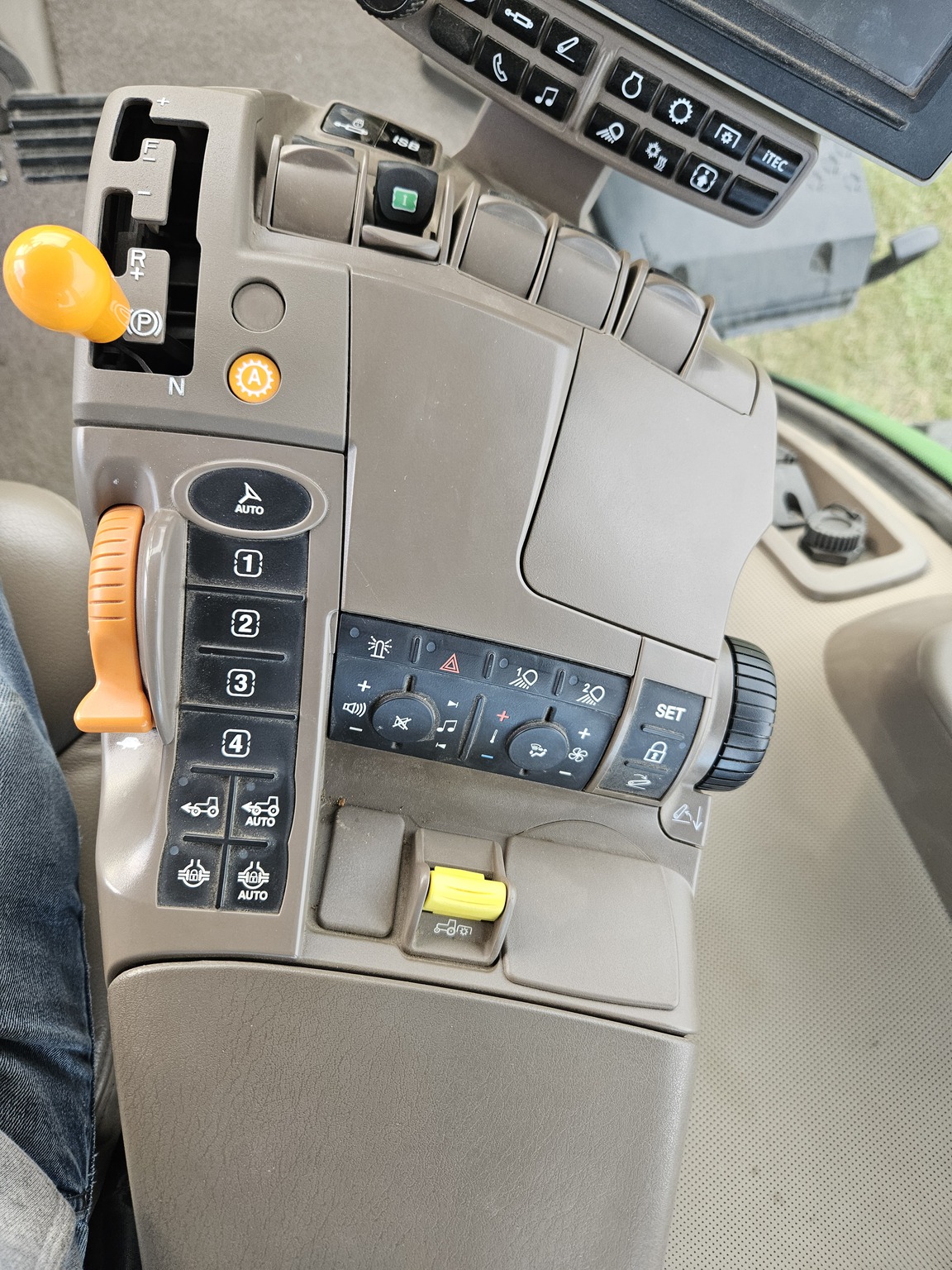 2017 John Deere 8295R Image 26