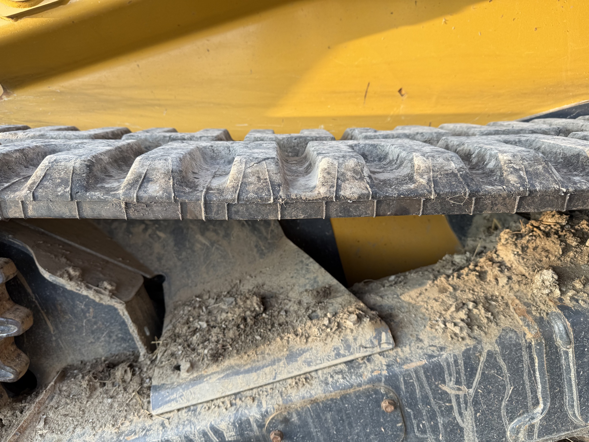 2023 John Deere 333G Image 3