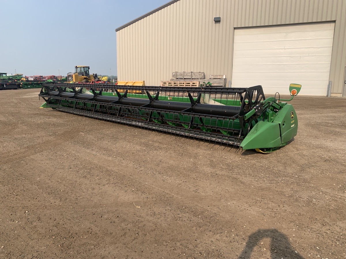 2009 John Deere 635F Image 2