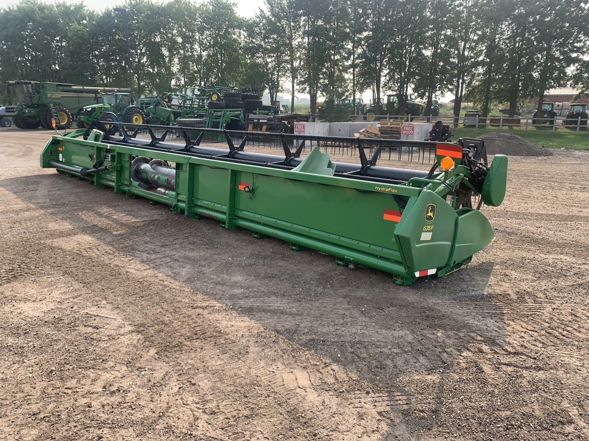 2009 John Deere 635F Image 4
