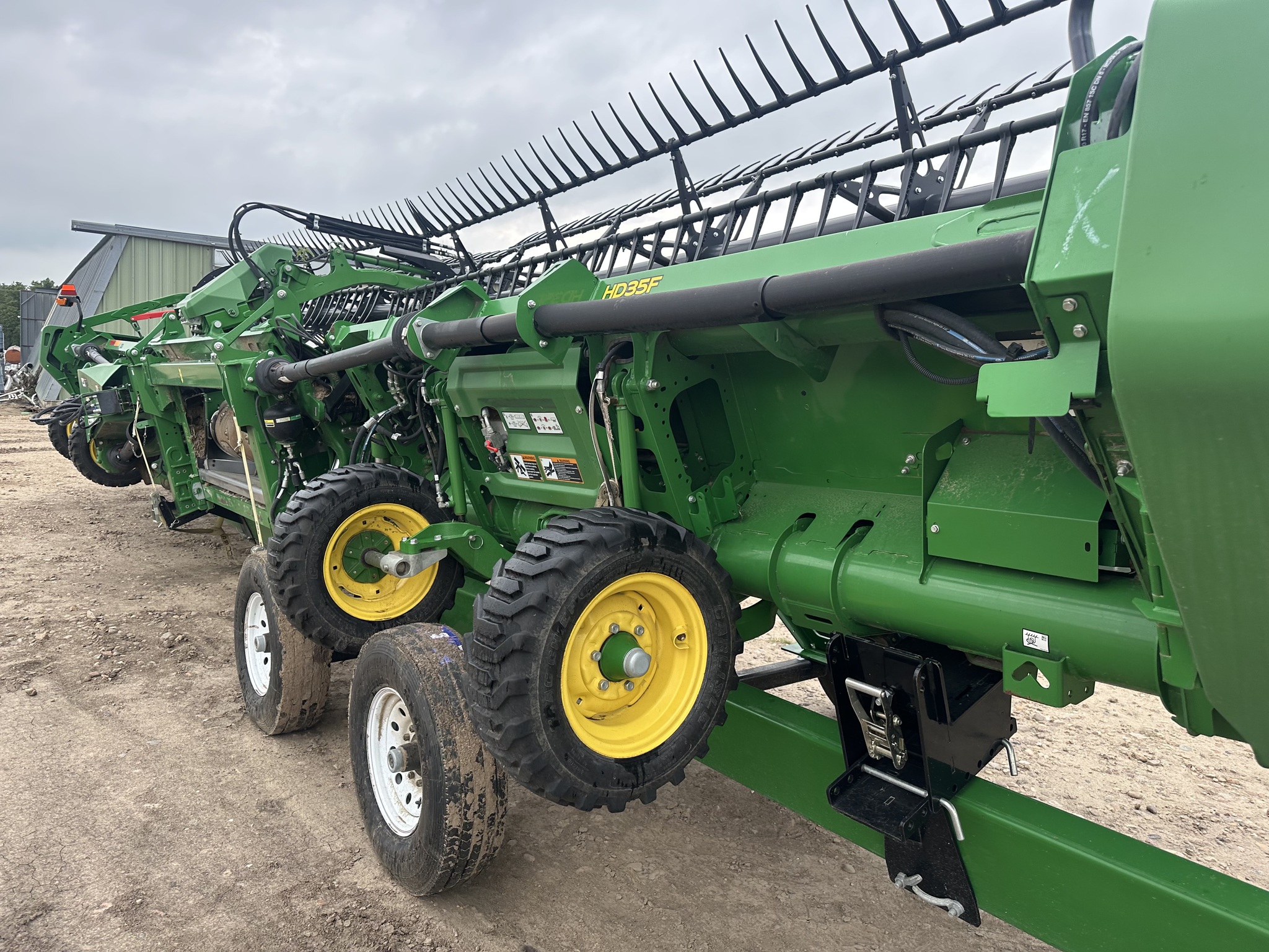 2022 John Deere HD35F Image 9