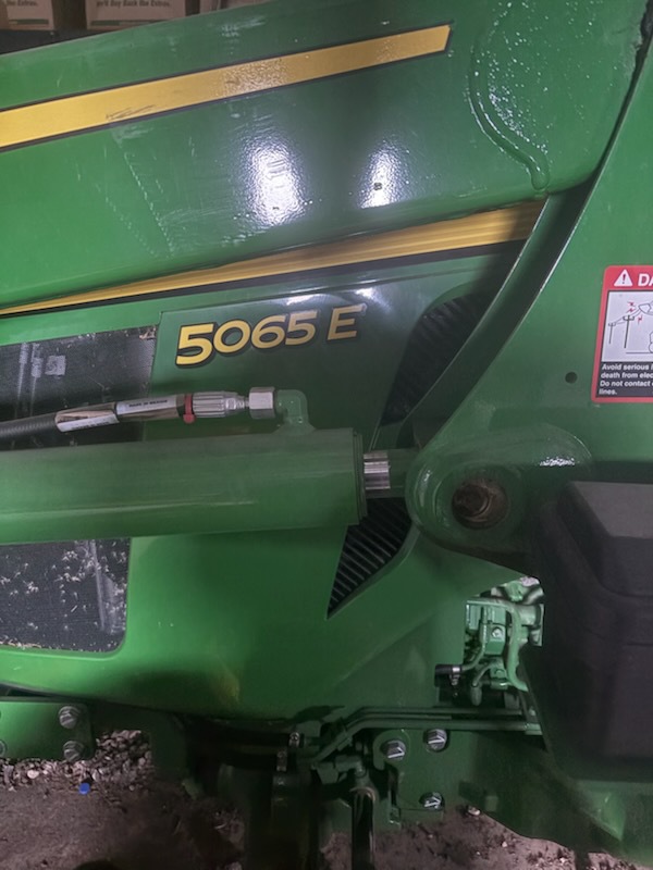 2022 John Deere 5065E Image 11