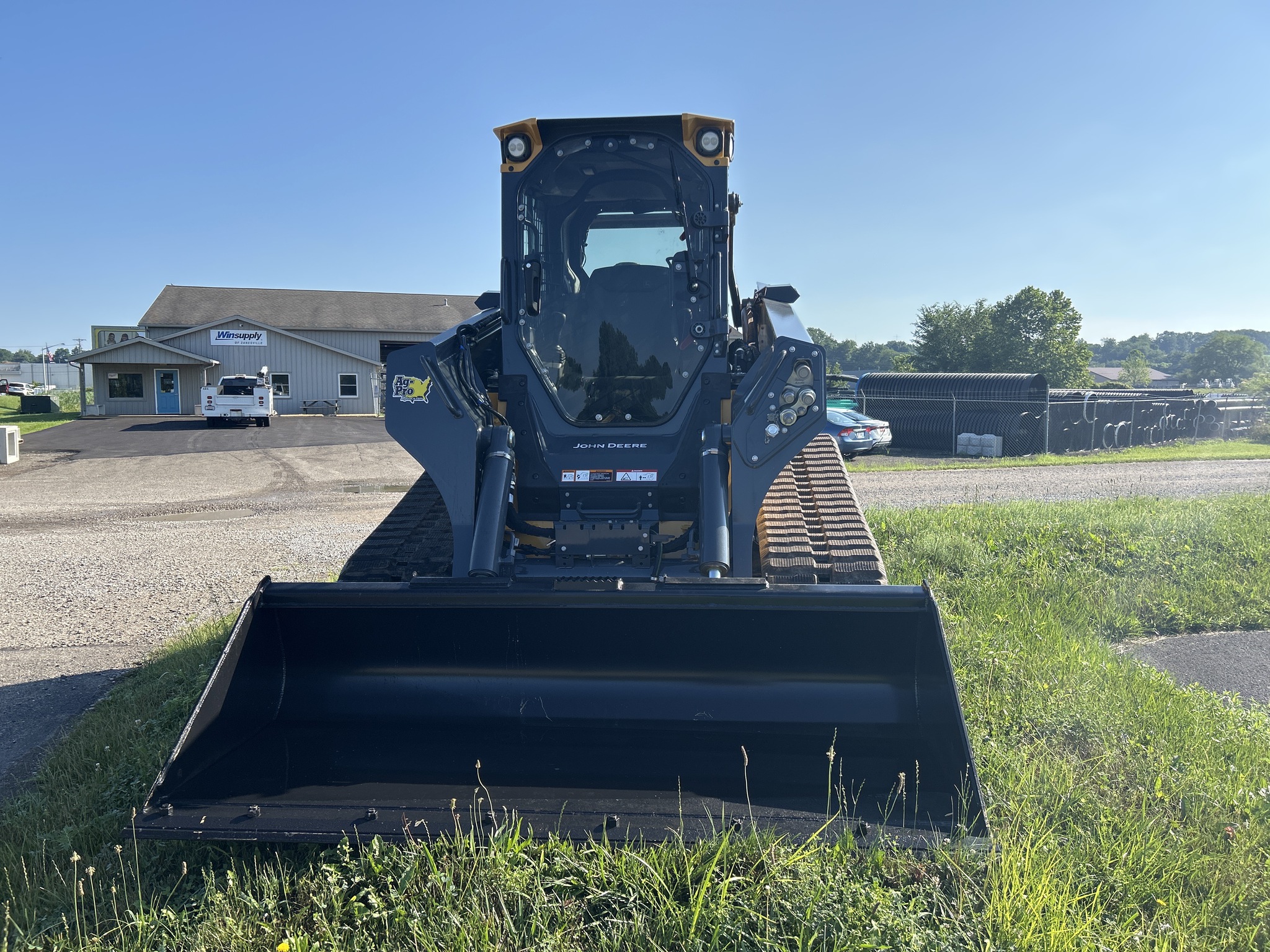 2025 John Deere 335 P Image 1