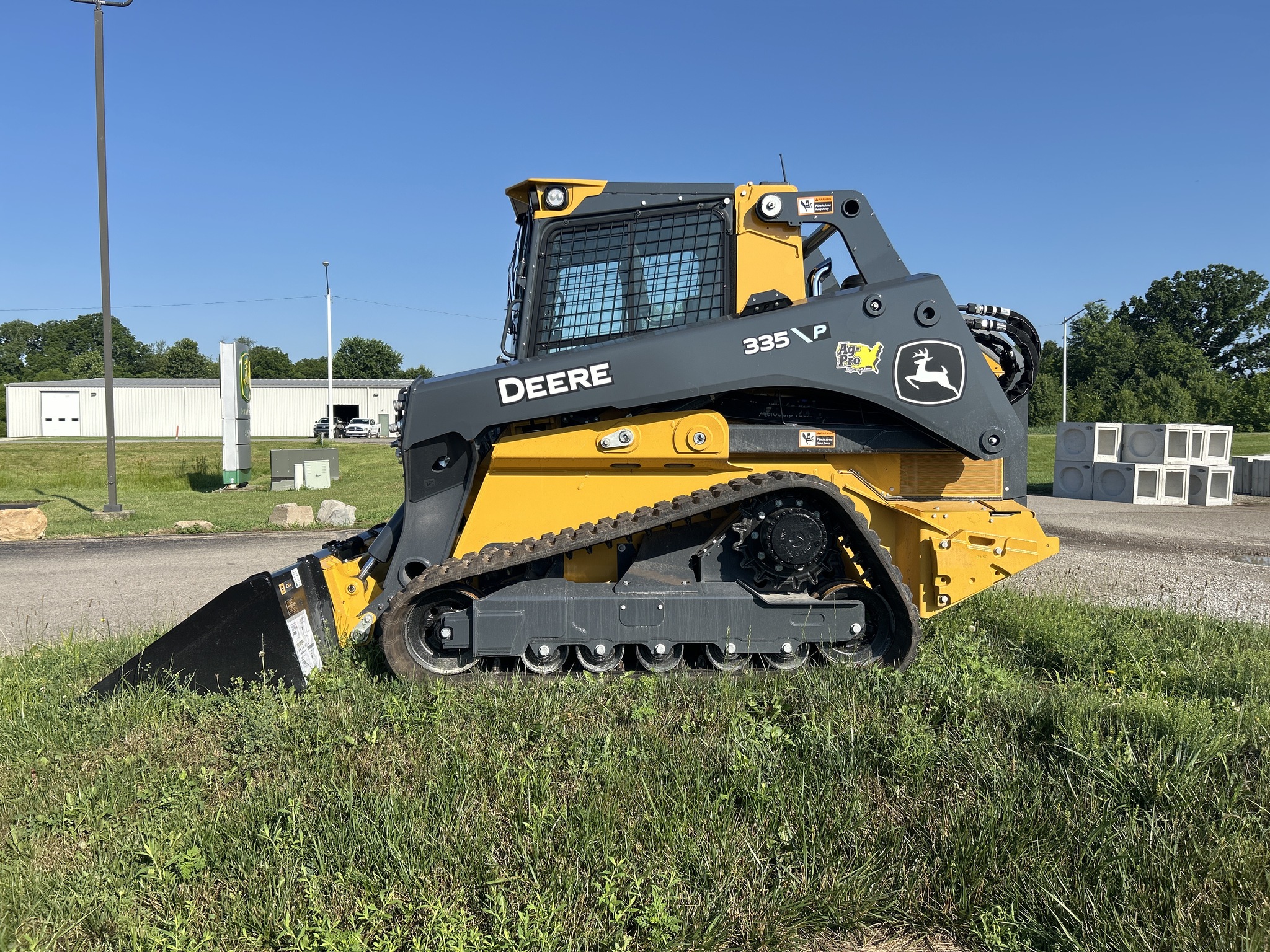 2025 John Deere 335 P Image 4