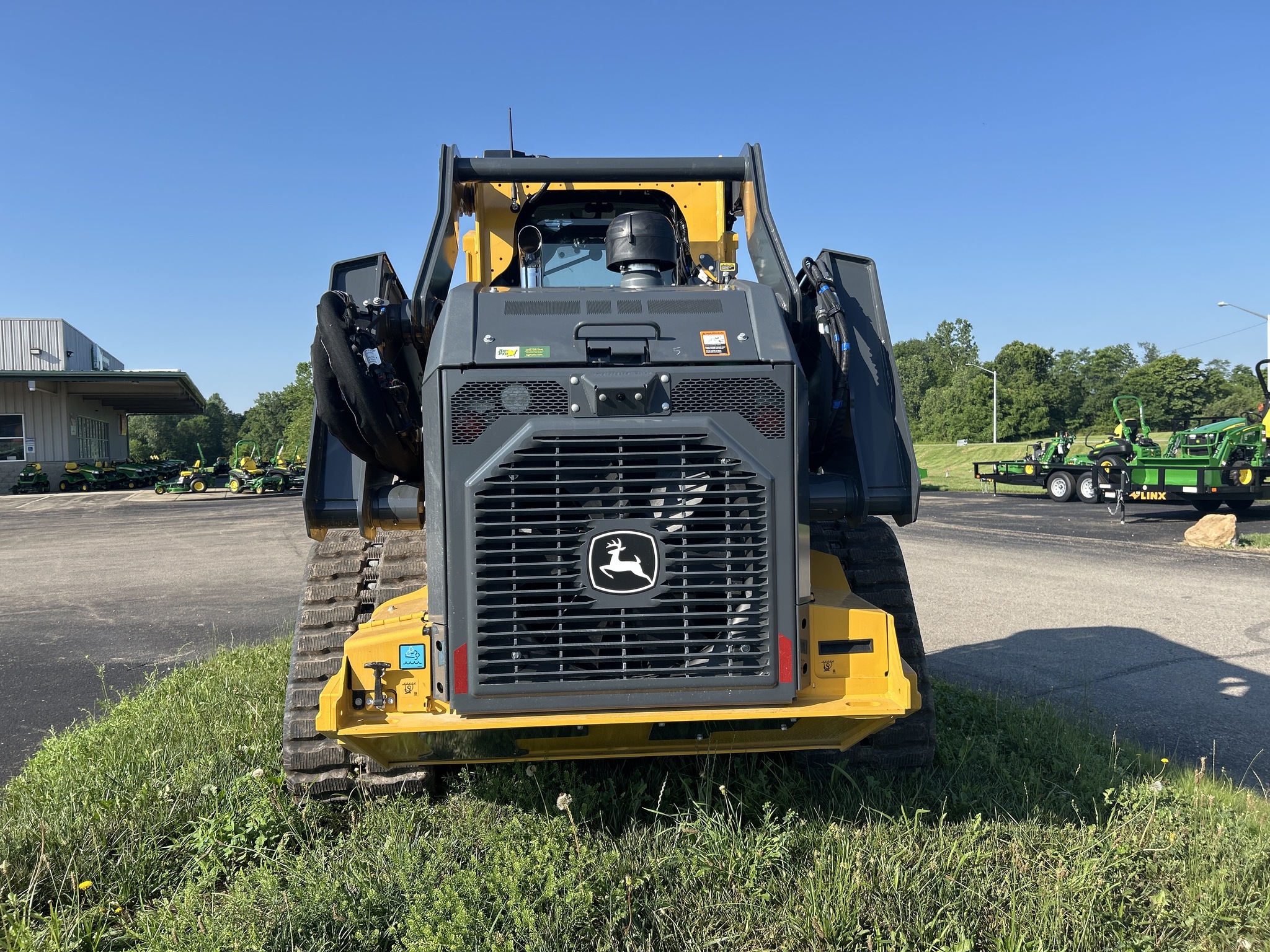 2025 John Deere 335 P Image 7