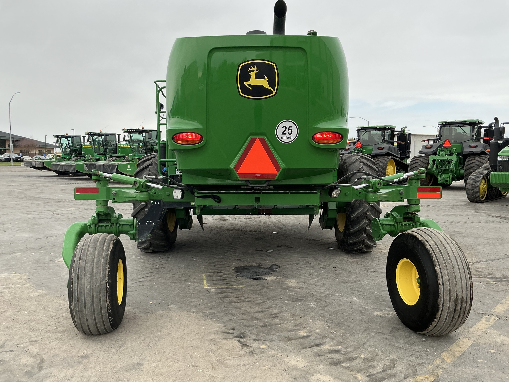 2023 John Deere W235R Image 4