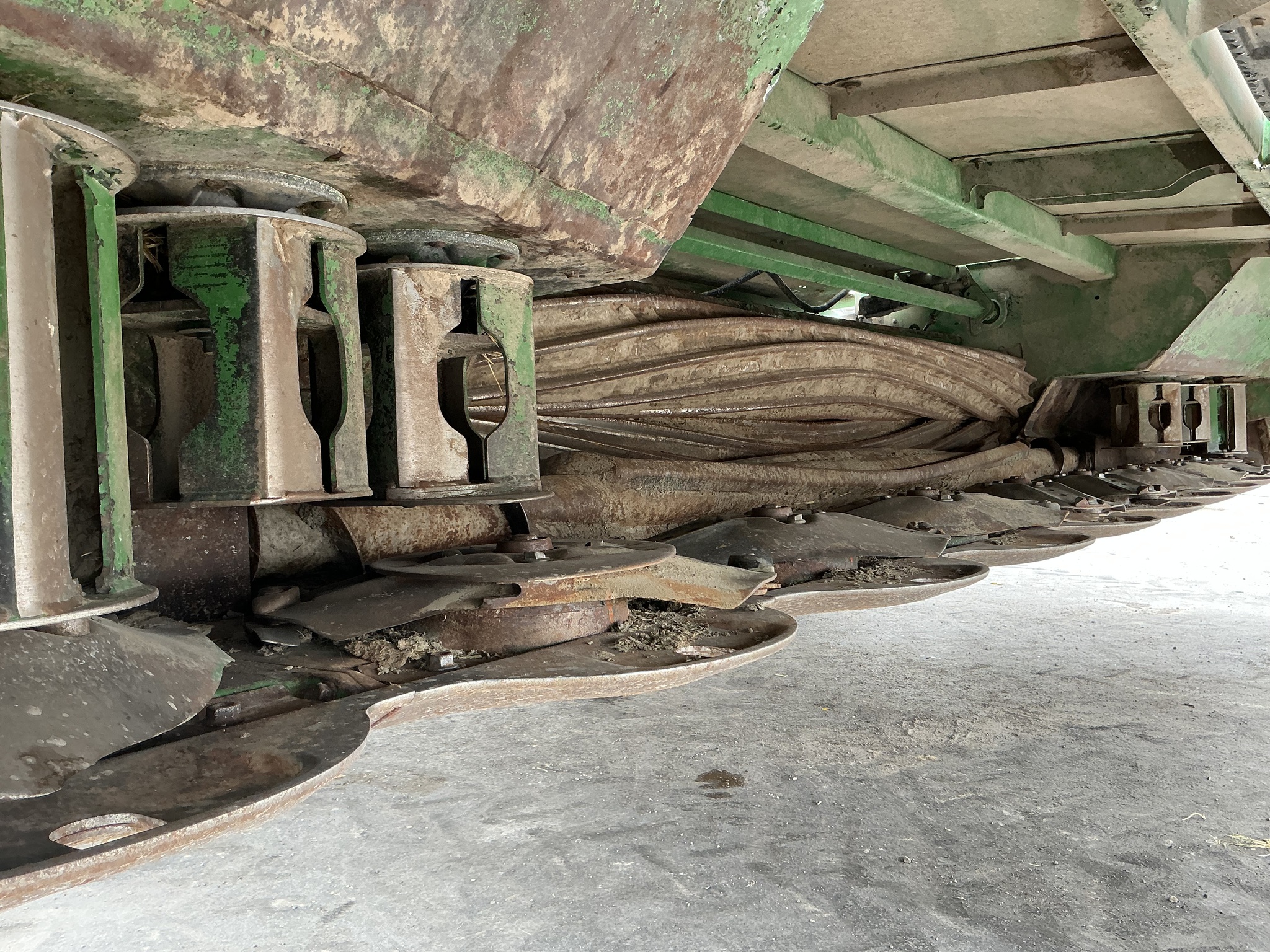 2023 John Deere W235R Image 10