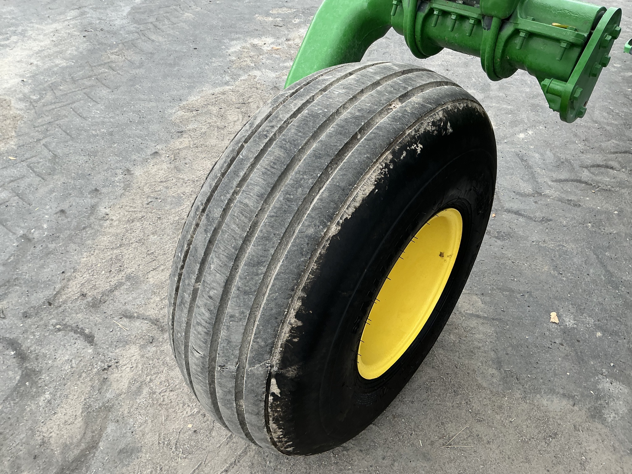 2023 John Deere W235R Image 21