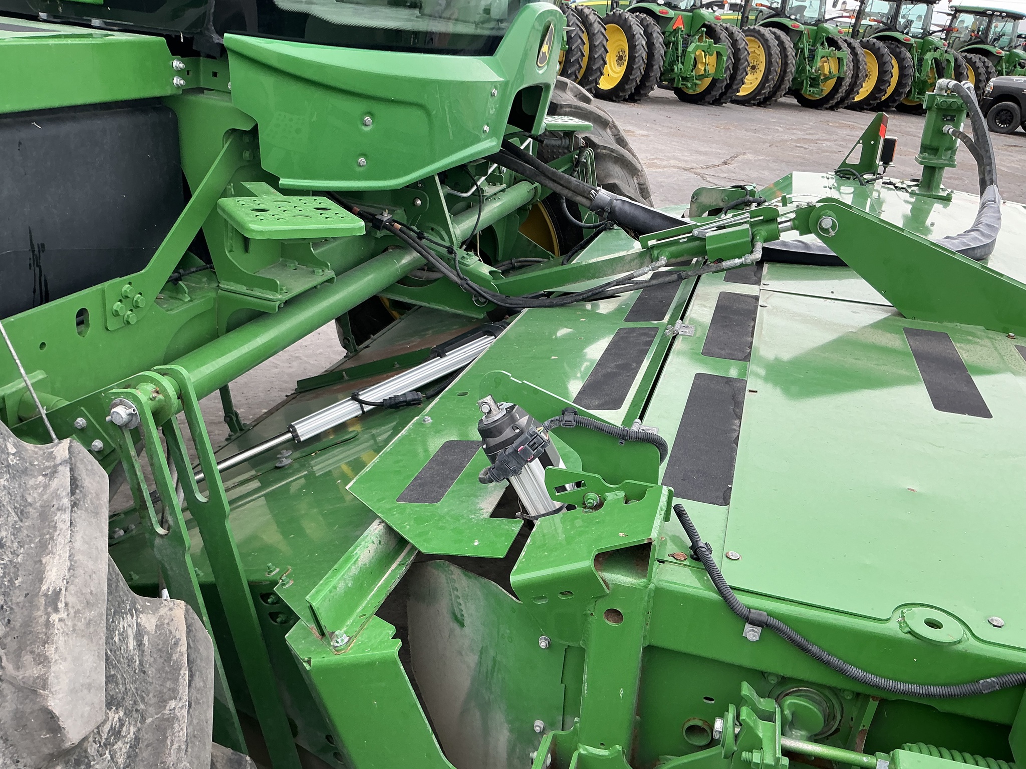 2023 John Deere W235R Image 25