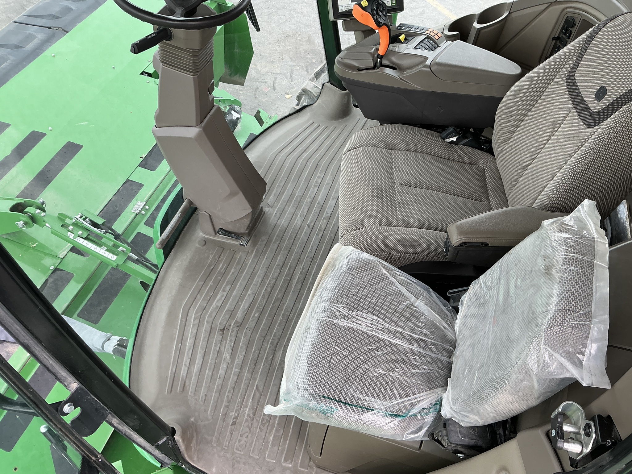 2023 John Deere W235R Image 23