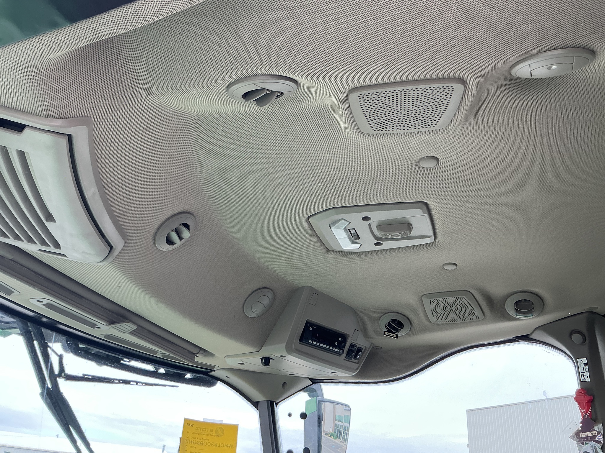 2023 John Deere W235R Image 32