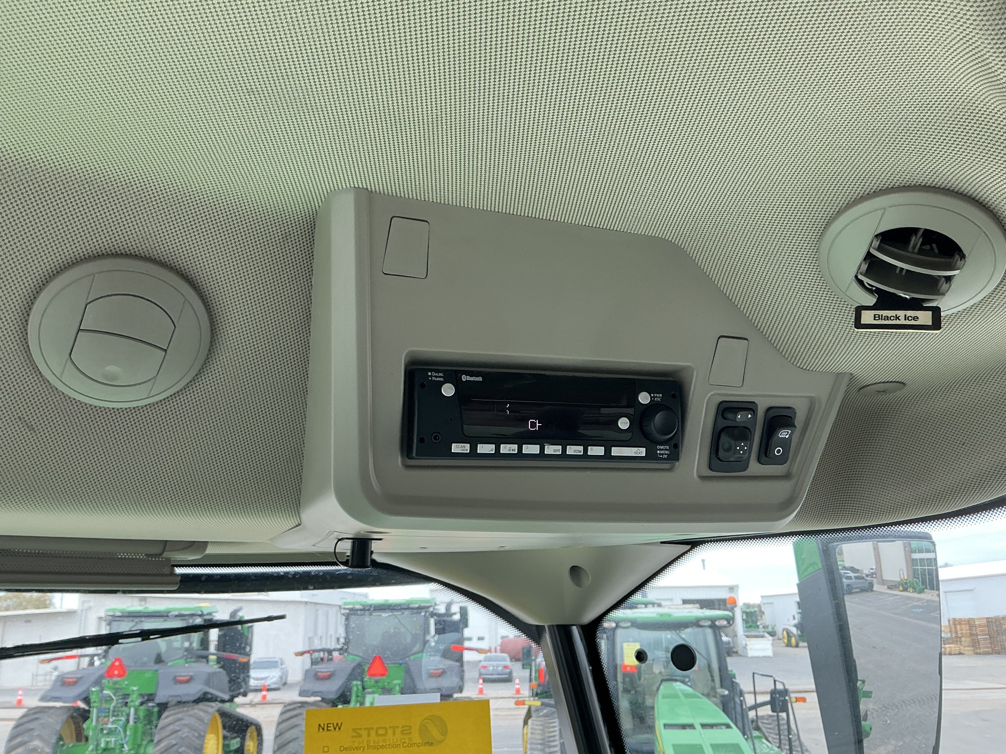 2023 John Deere W235R Image 30