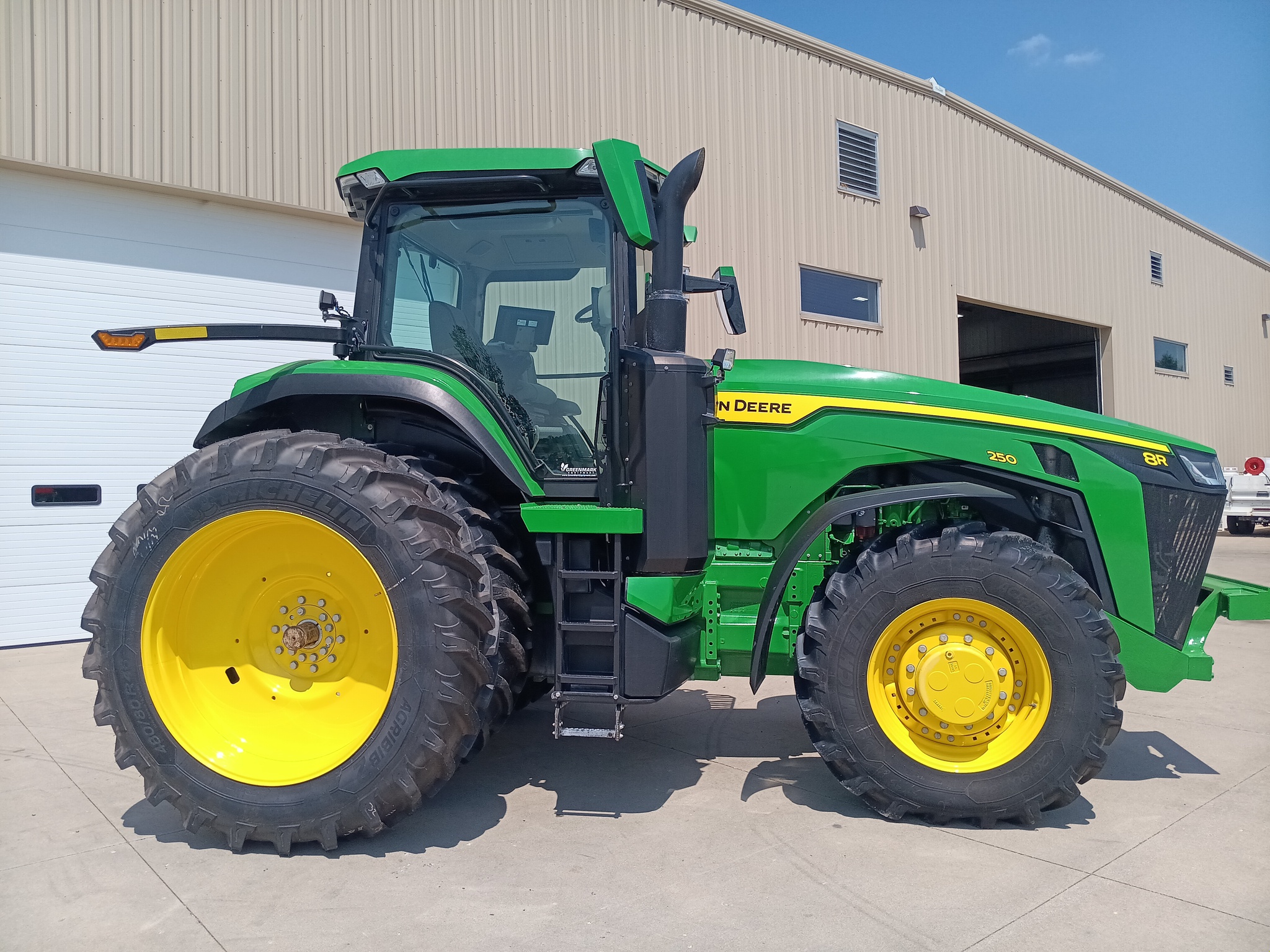 2024 John Deere 8R 250 Image 2