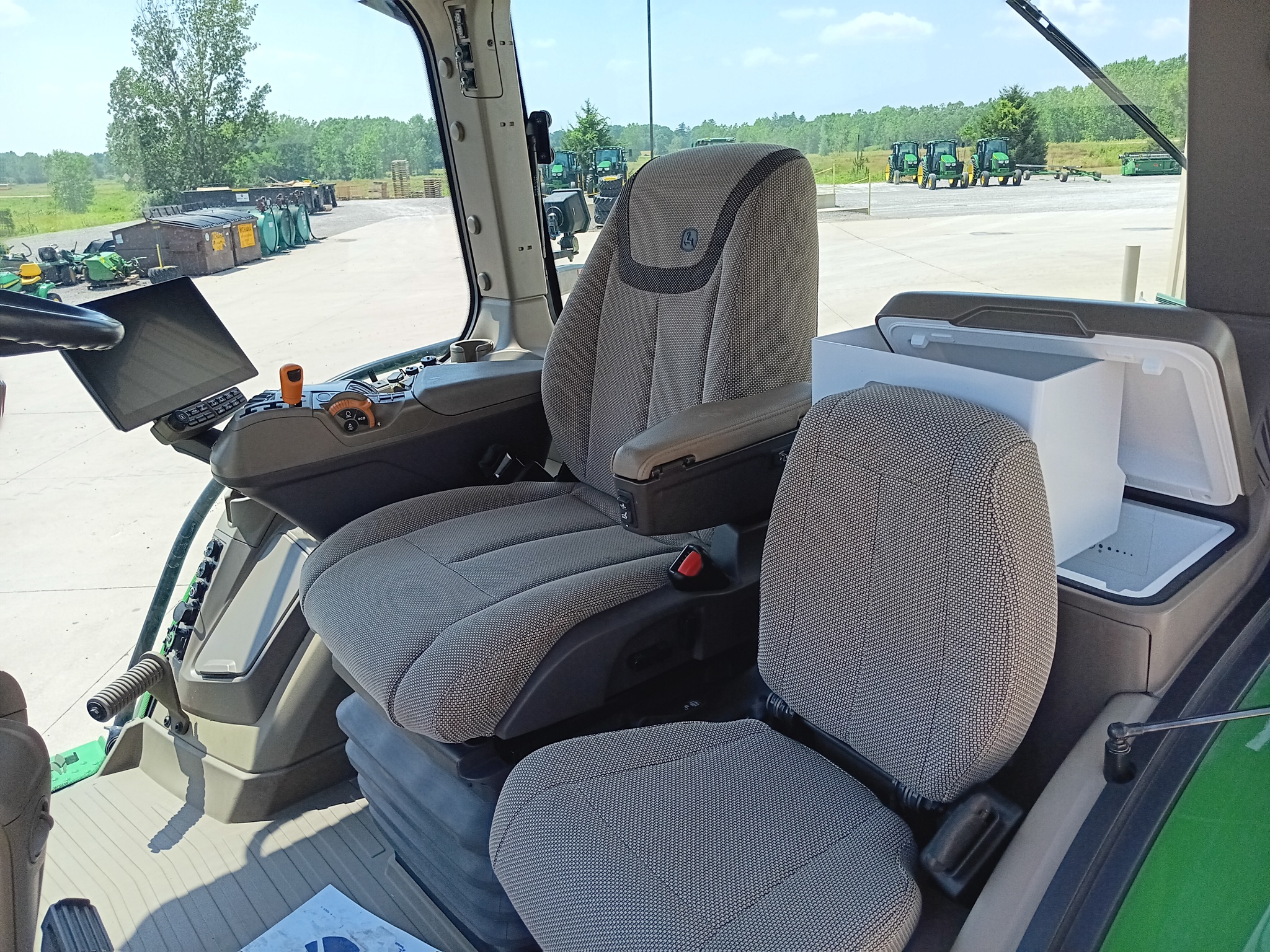 2024 John Deere 8R 250 Image 9