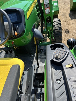 2024 John Deere 4044R (8th thumbnail)