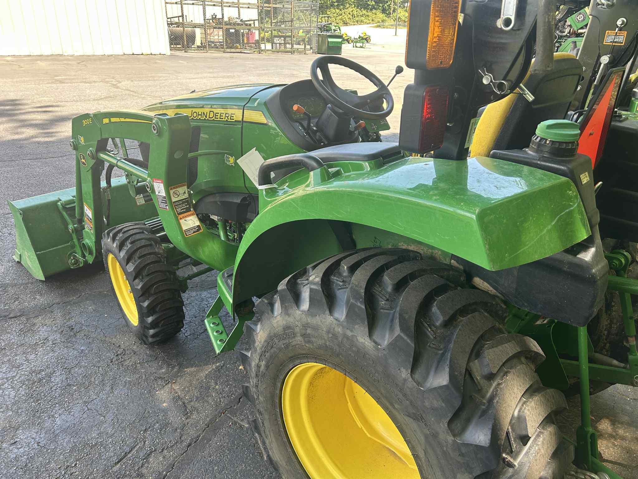 2023 John Deere 3035D Image 1