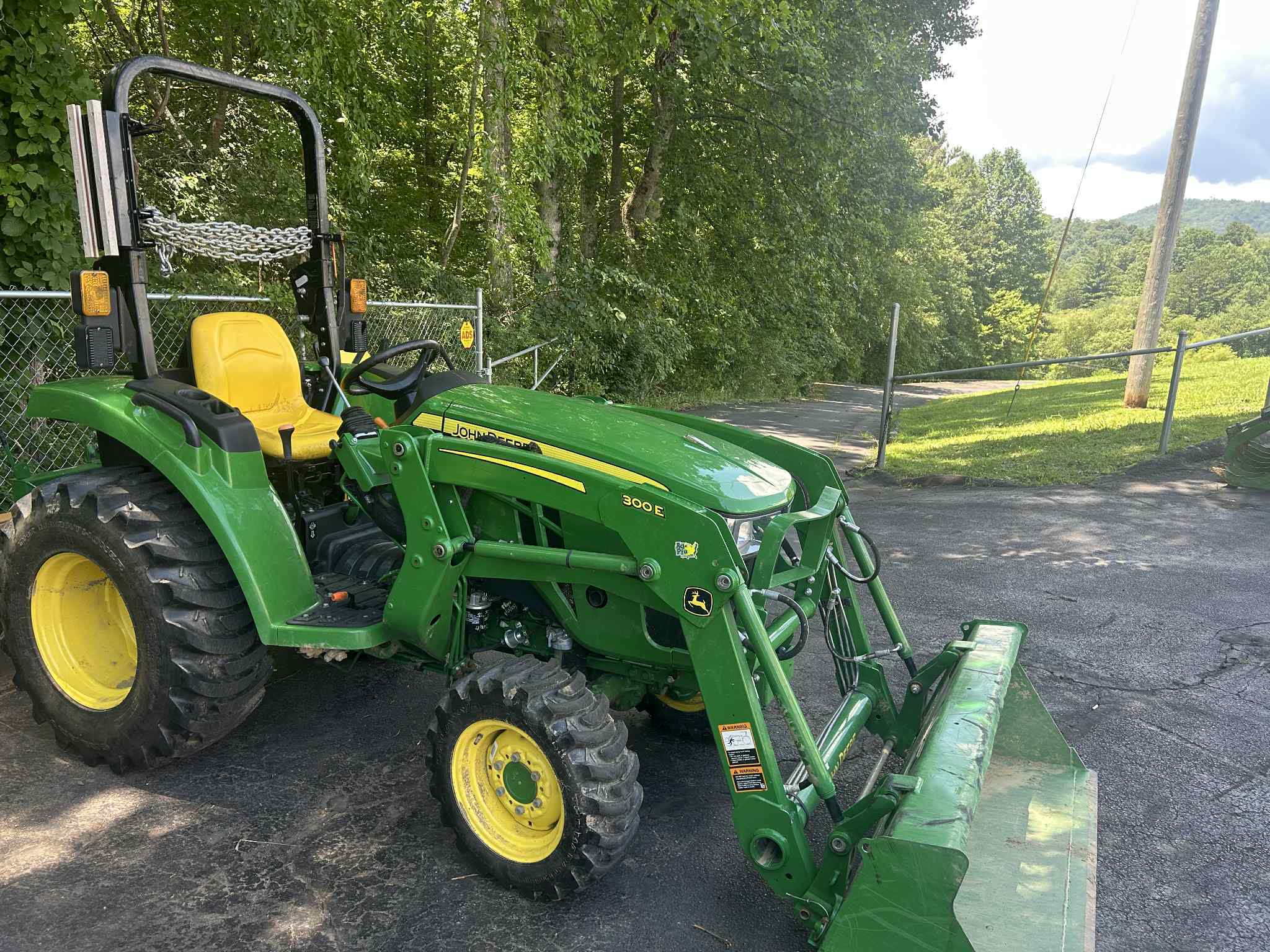 2023 John Deere 3035D Image 4
