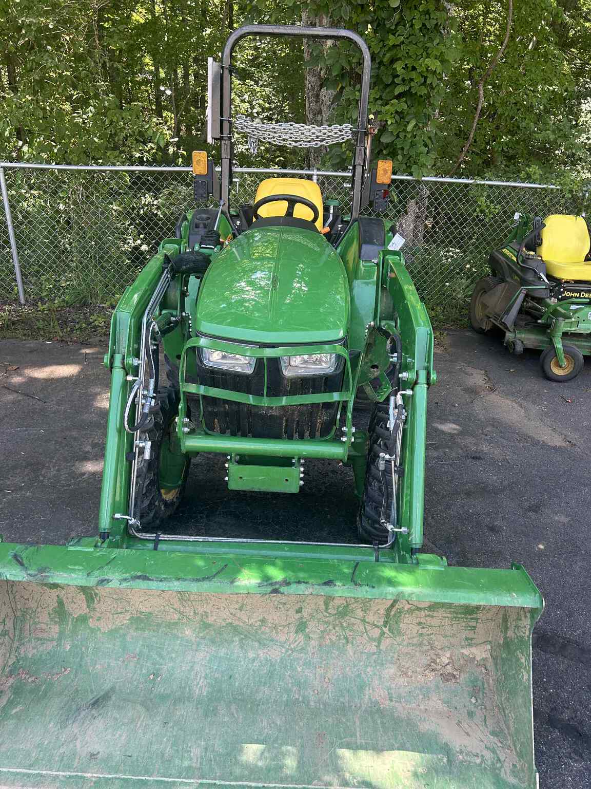 2023 John Deere 3035D Image 3