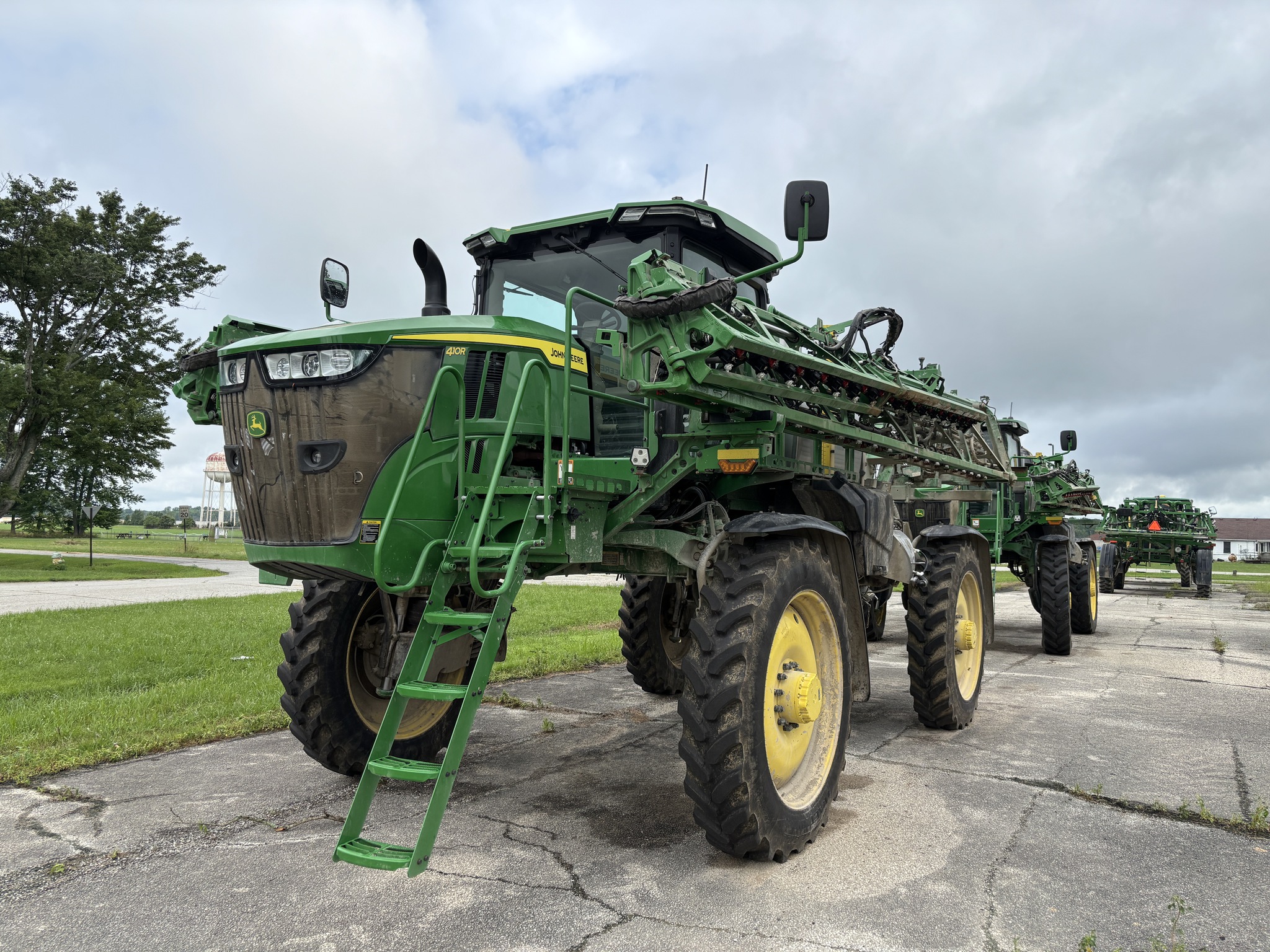 Used 2025 John Deere 410R Self Propelled Sprayers at Koenig Equipment in Greensburg, IN - PhotoXL1