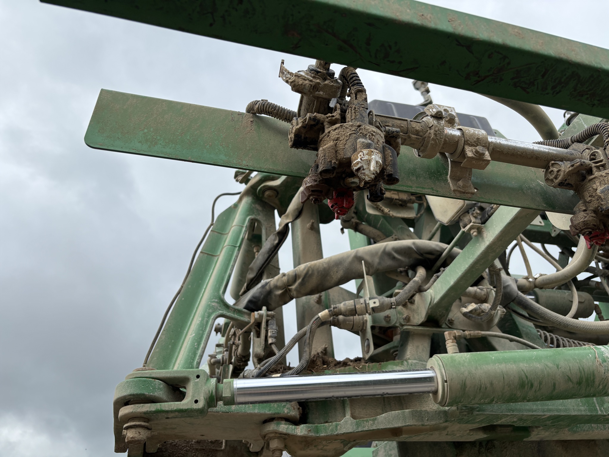 Used 2025 John Deere 410R Self Propelled Sprayers at Koenig Equipment in Greensburg, IN - PhotoXL17