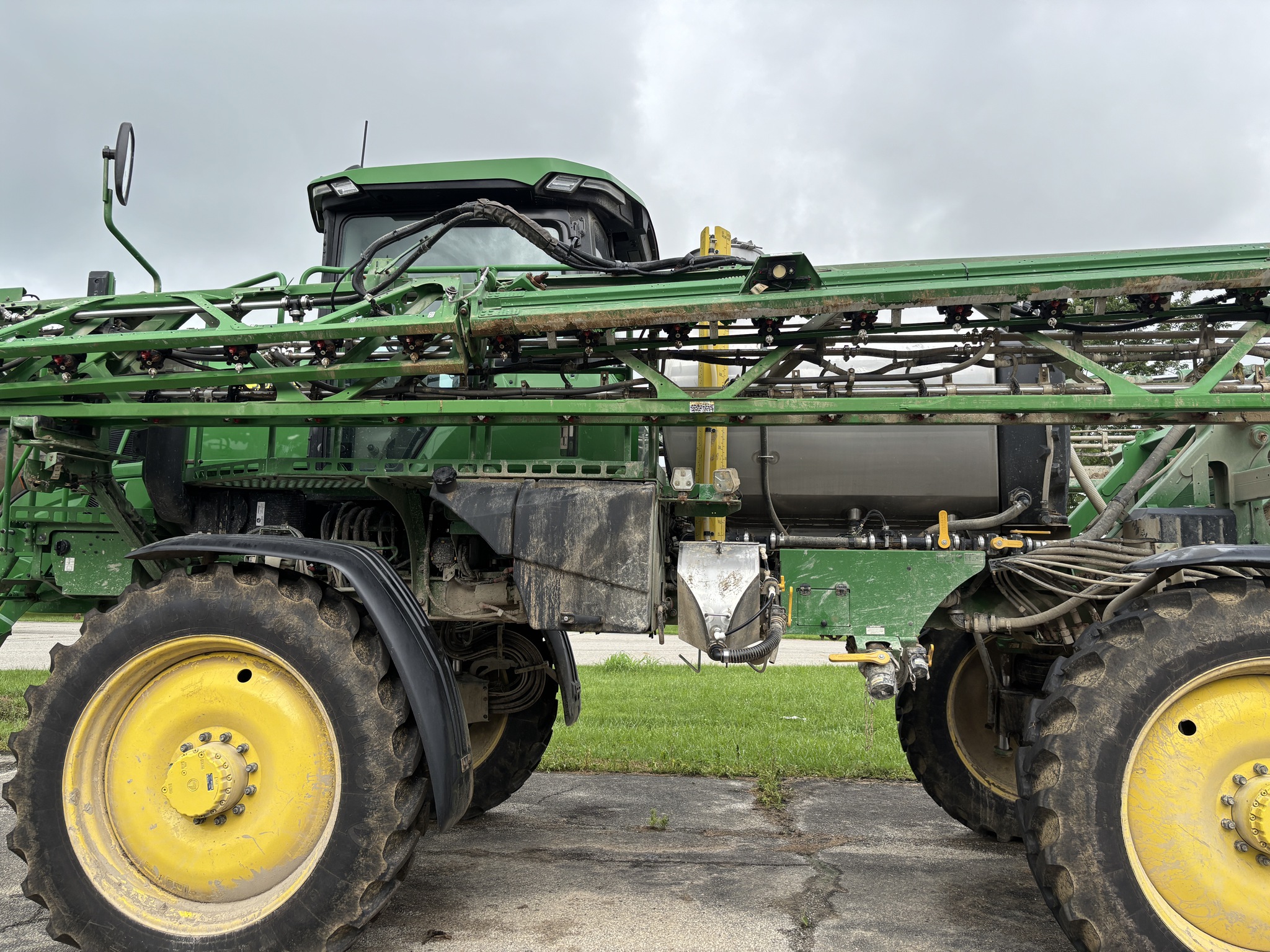 Used 2025 John Deere 410R Self Propelled Sprayers at Koenig Equipment in Greensburg, IN - PhotoXL18