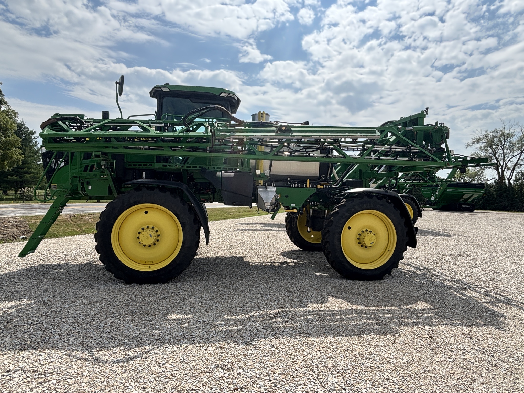 Used 2025 John Deere 410R Self Propelled Sprayers at Koenig Equipment in Knightstown, IN - PhotoXL1