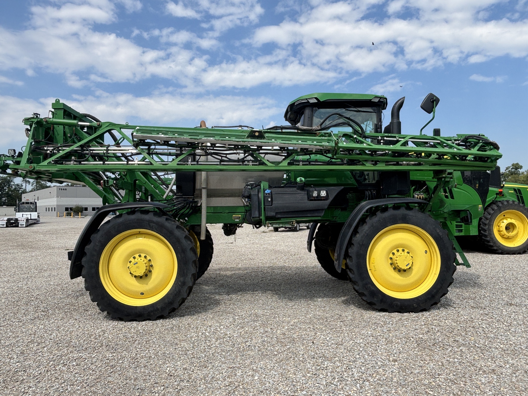 Used 2025 John Deere 410R Self Propelled Sprayers at Koenig Equipment in Knightstown, IN - PhotoXL3